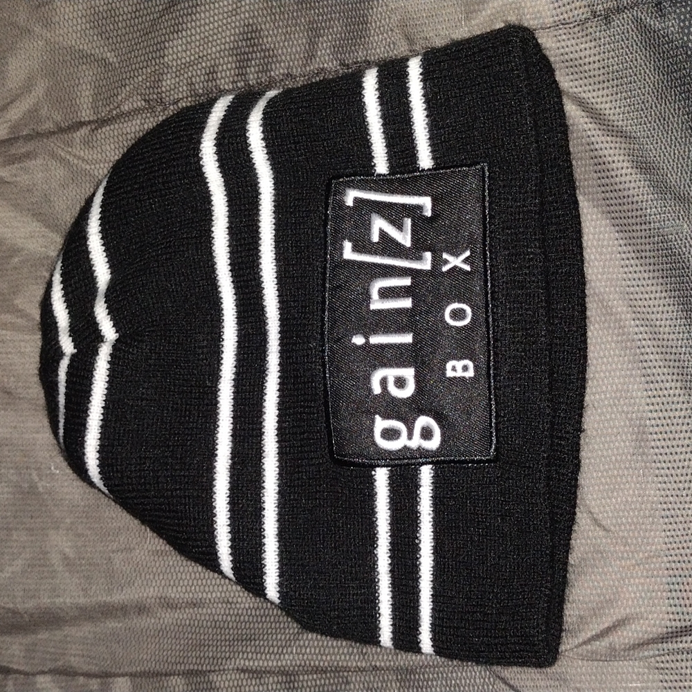GAIN(Z) BOX Black & White Striped Beanie Unisex EUC